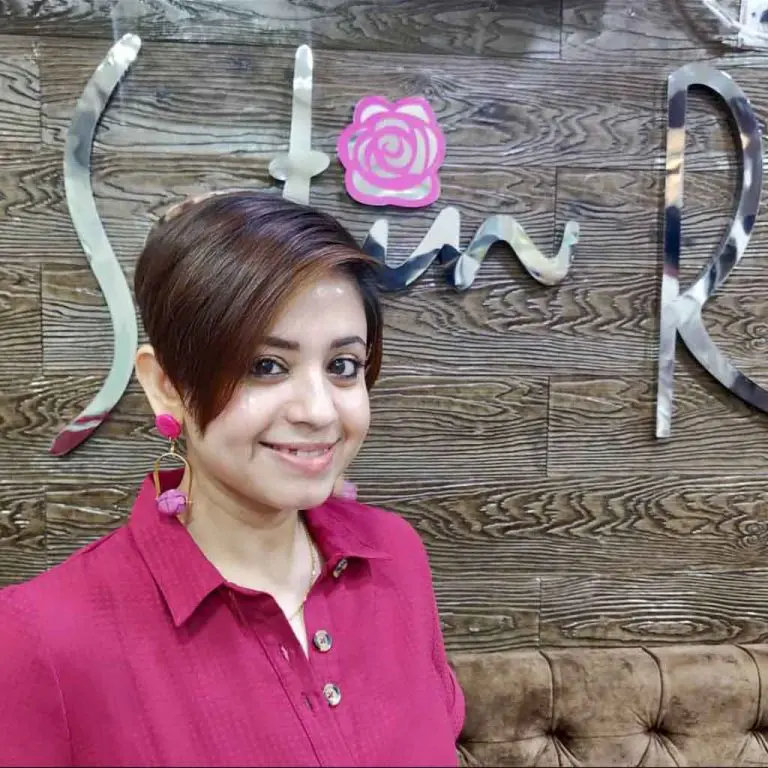 Short Cropped Bob Hair With Brown Highlights