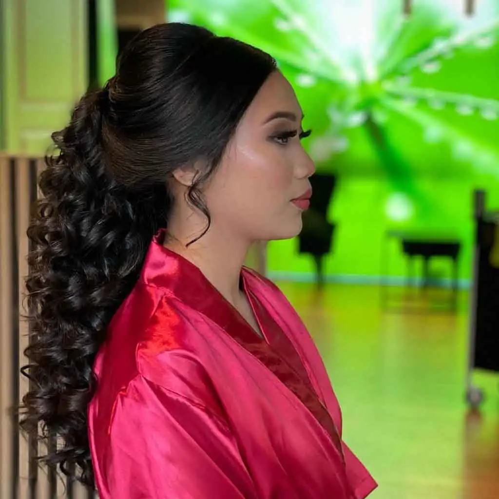Deep Side Part With Long Curly Pony
