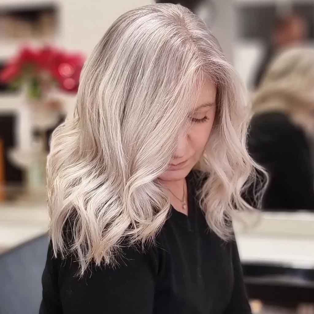 Ice Pearl Medium Wavy Hair