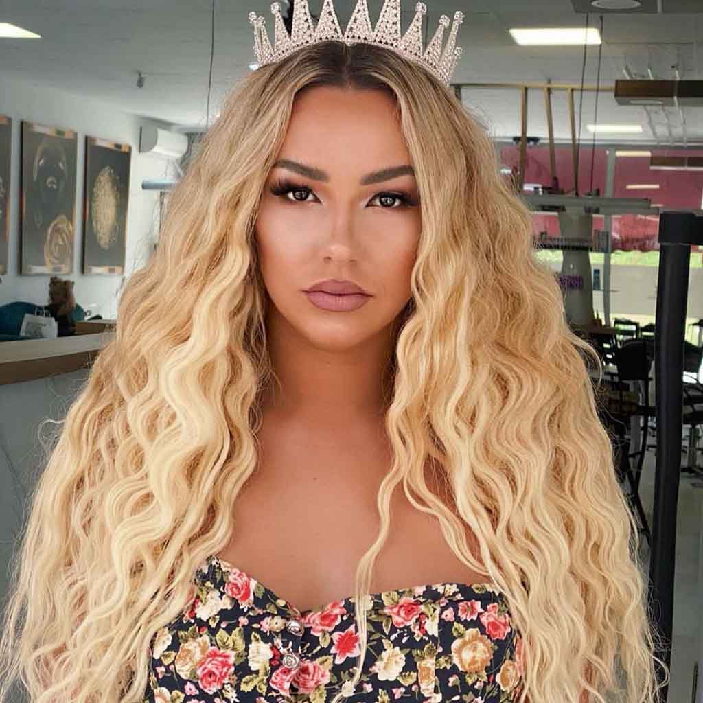 Long Blonde Hair With Curls