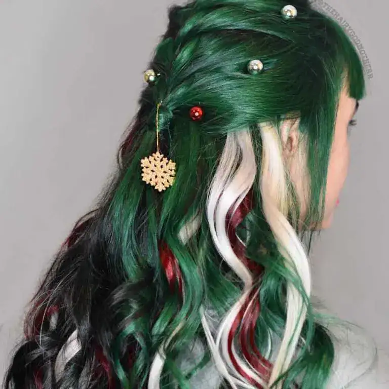 Long Wavy Christmas Hairstyle Inspired With Christmas Tree Look