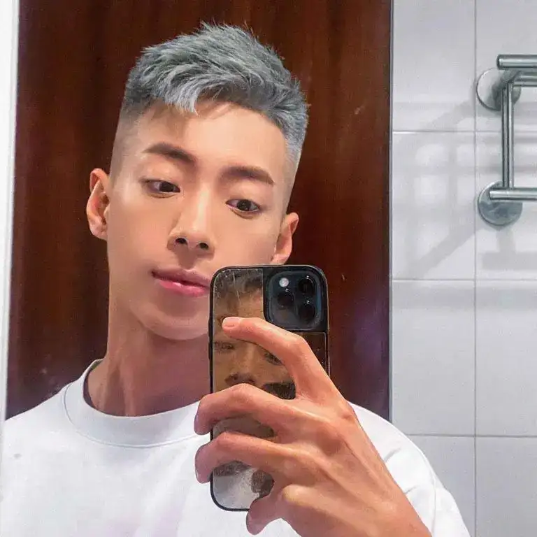 Short Korean Hairstyle With Undercut and Grey Hair