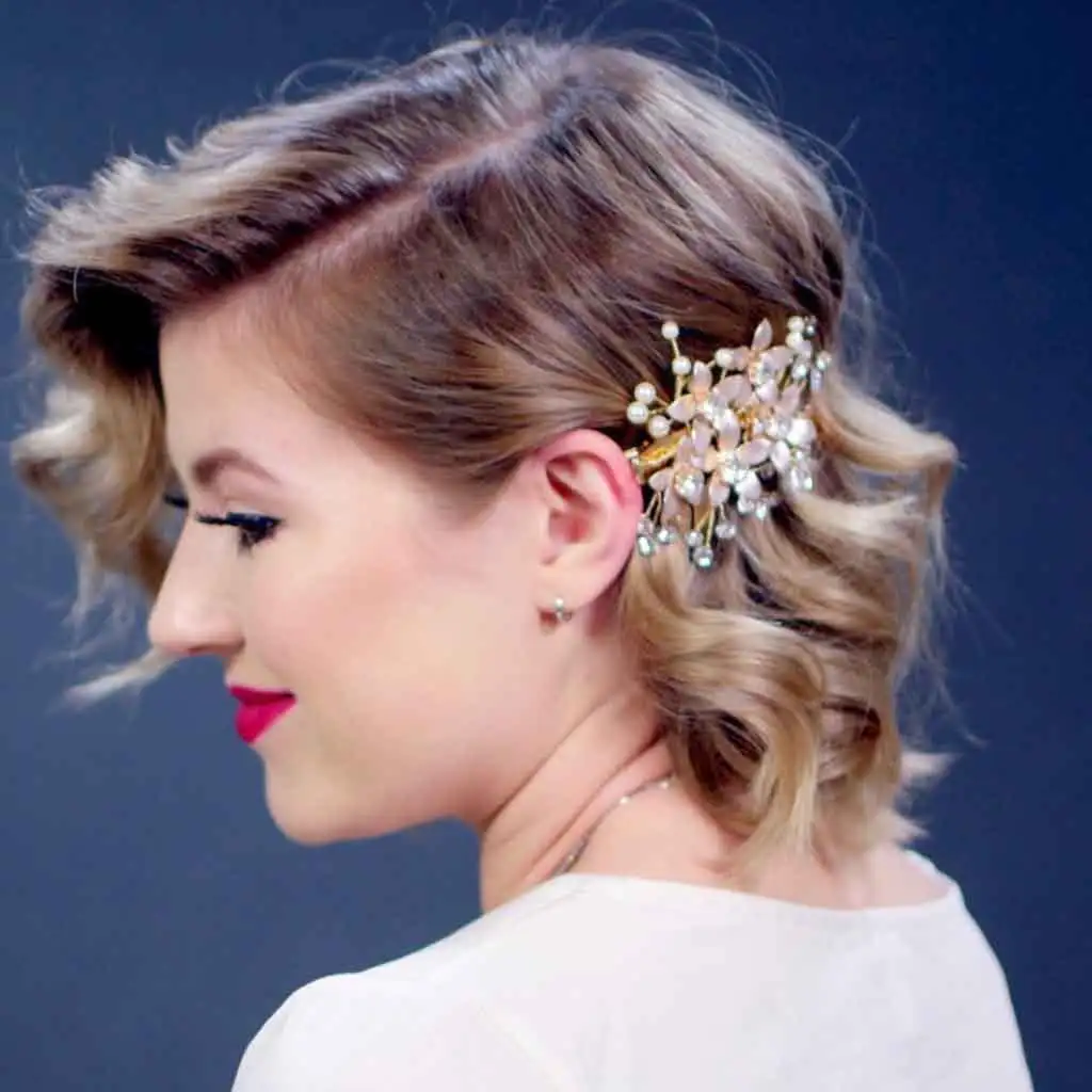 Retro Inspired Side Parted Short Hair With Curls
