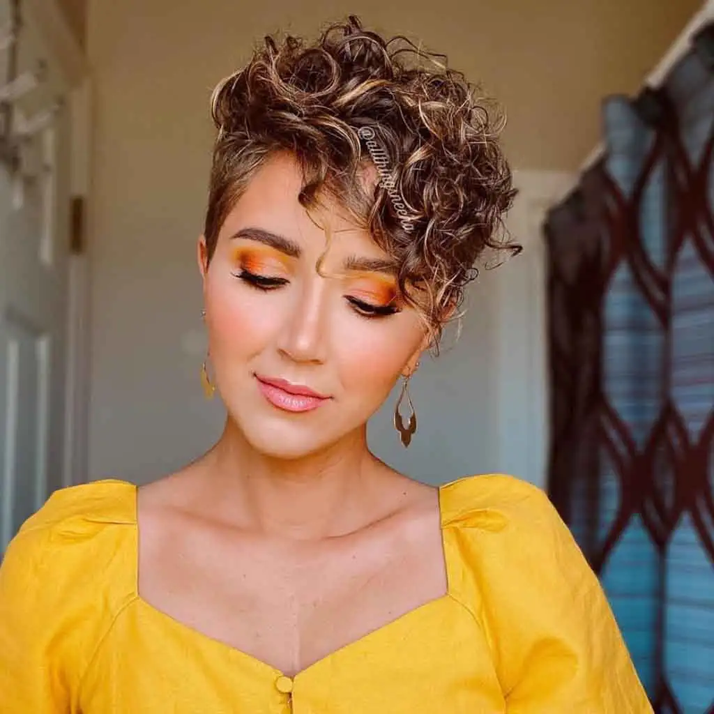Brown Short Side Swept Pixie Cut With Blonde Balayage
