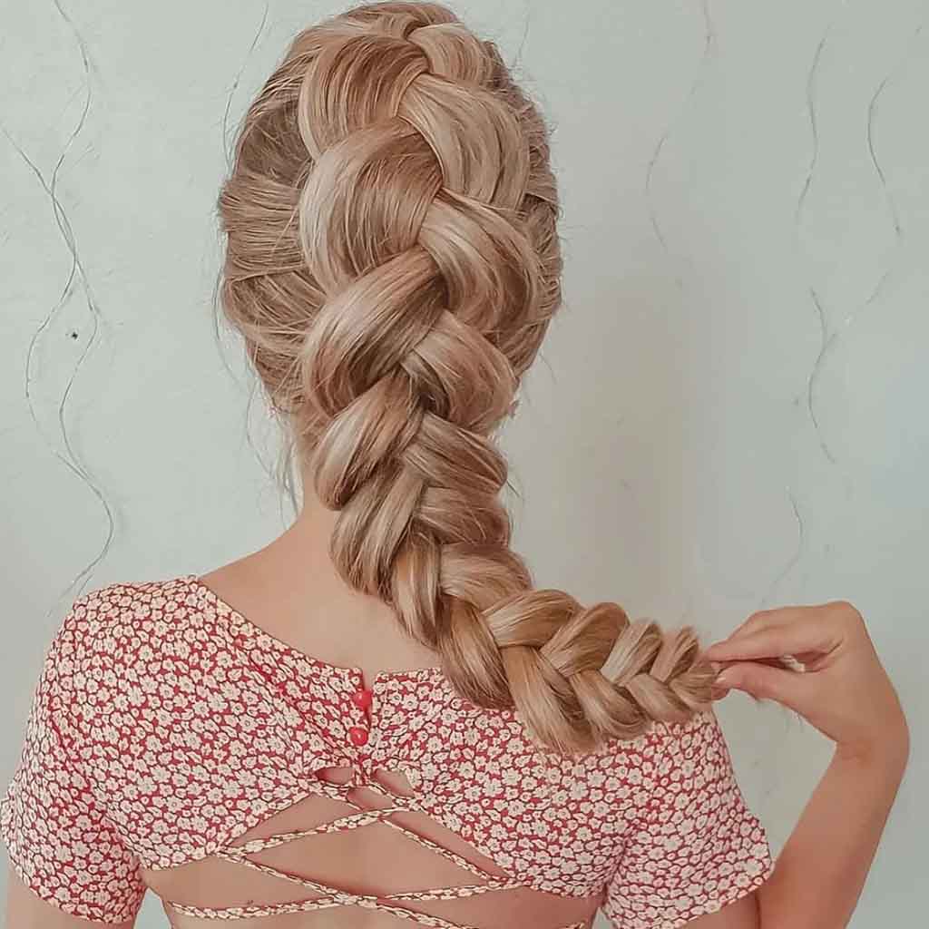 Pull-Through Voluminous Dutch Braid