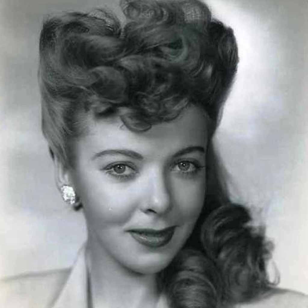 40’s Half Up Half Down With Curly Victory Rolls