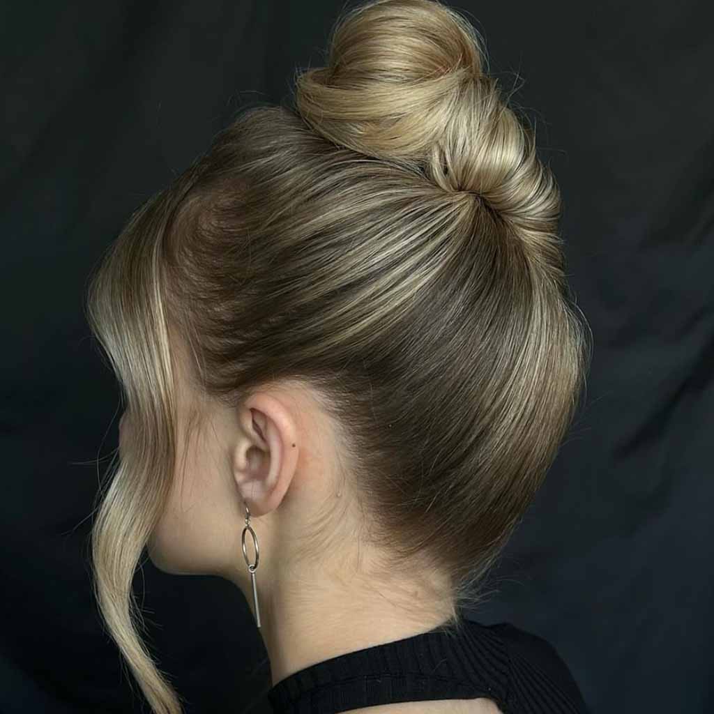 Topical Shell Top Bun With Wavy Tendrils