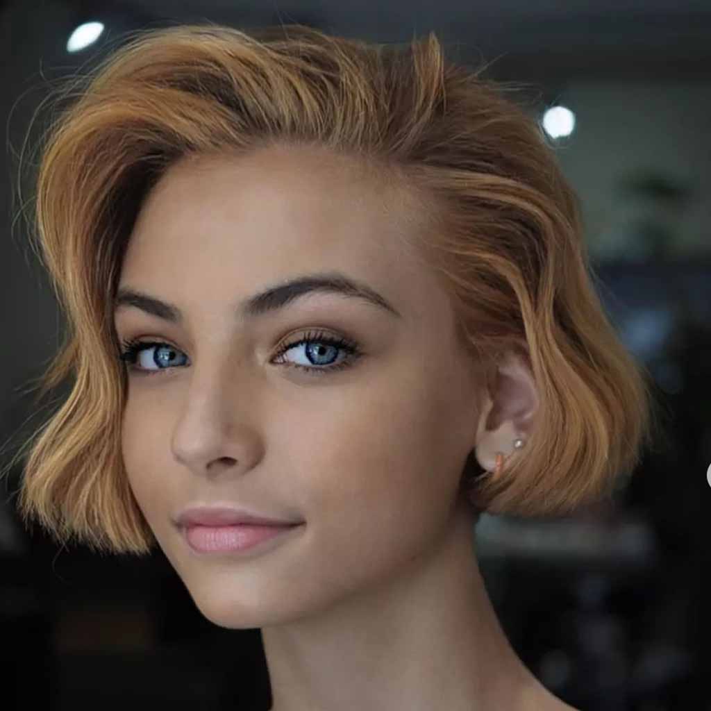Bronde Wavy Side -Parted Bob