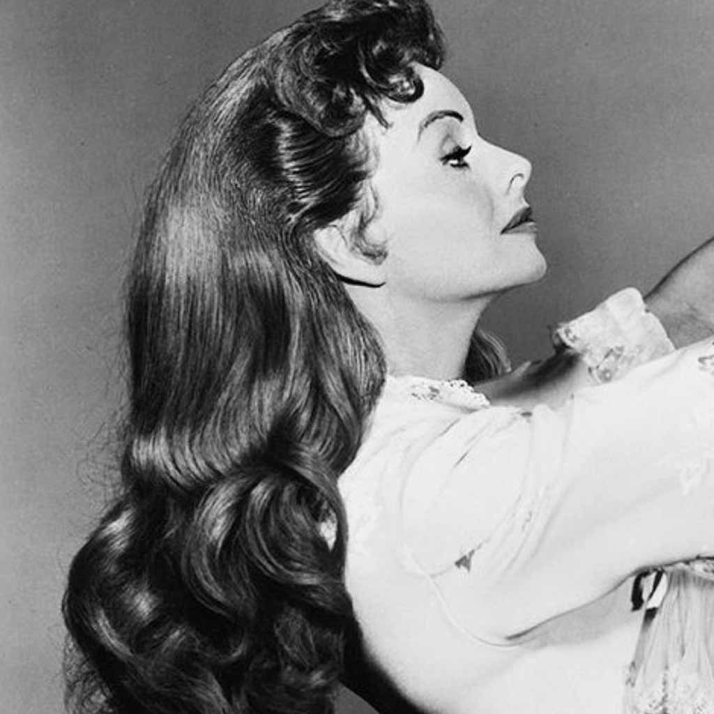 Long Retro Hair With 8 Rolls