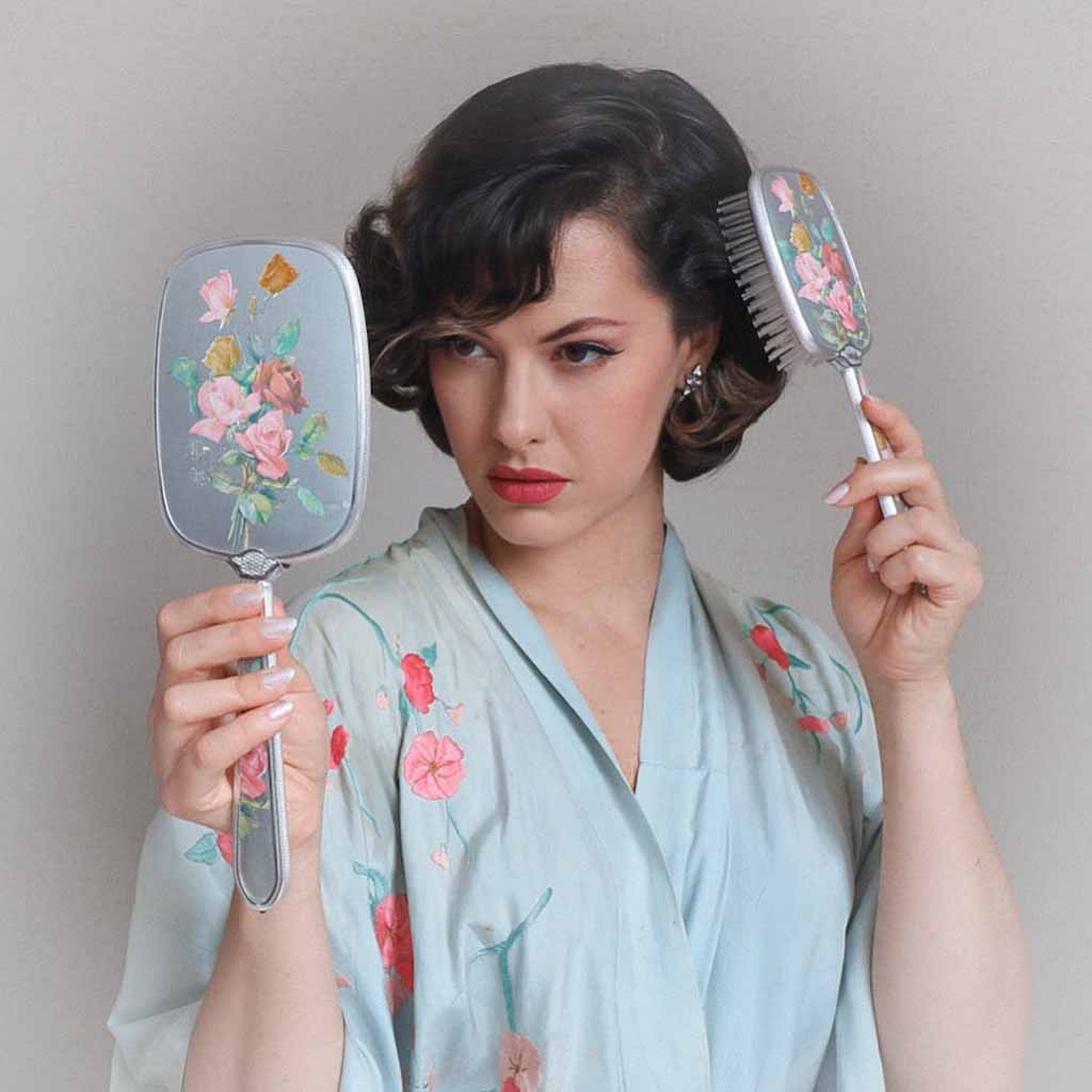 Short Side Parted Bob With Vintage Waves and Side-Swept Bangs