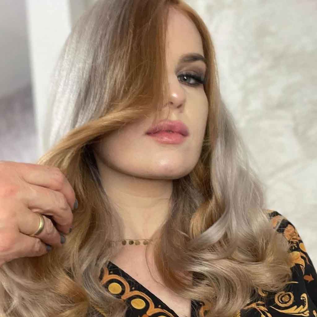Duo-Toned Wavy Long Mob Wife Hair