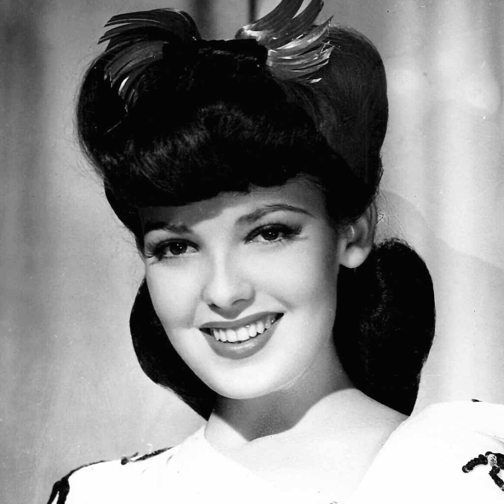 Vintage Fluffy Hairstyle With Bumper Bangs