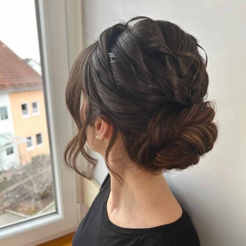 Twisted Nape Wavy BunTwisted Nape Wavy Bun