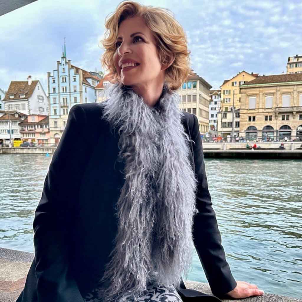 Blonde Fluffy Wavy Bob Cut