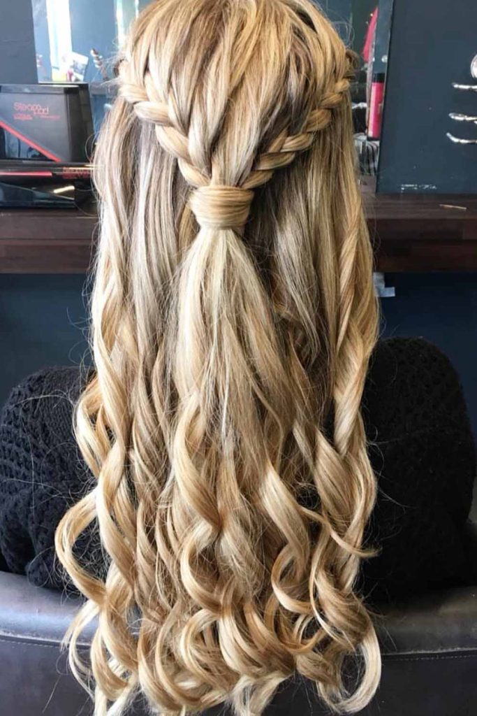 Long Blonde Wavy Hair Half Hair Tied in Braided Ponytail