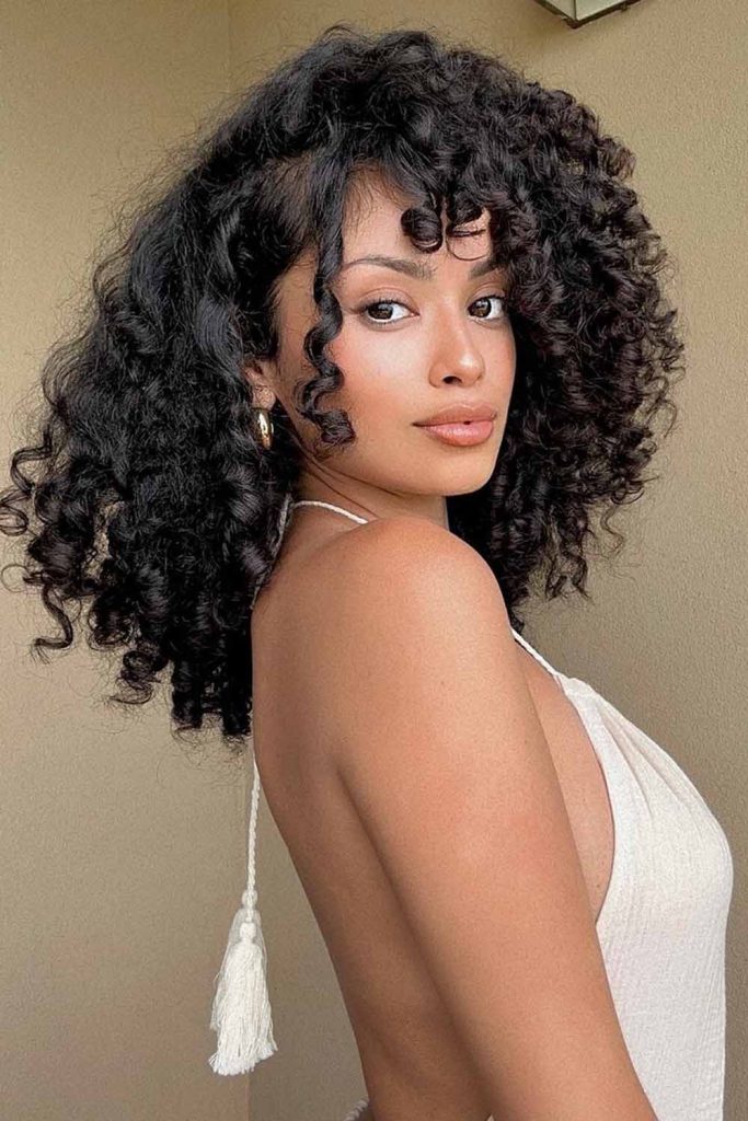 Voluminous Natural Curls With Side Part
