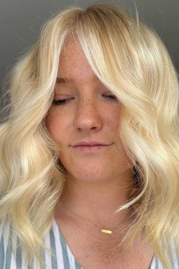 Blonde Wavy Hair With Bottleneck Bangs