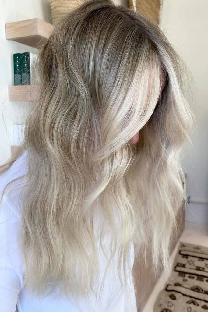 Effortless Blonde With Sun-Kissed Low Lights