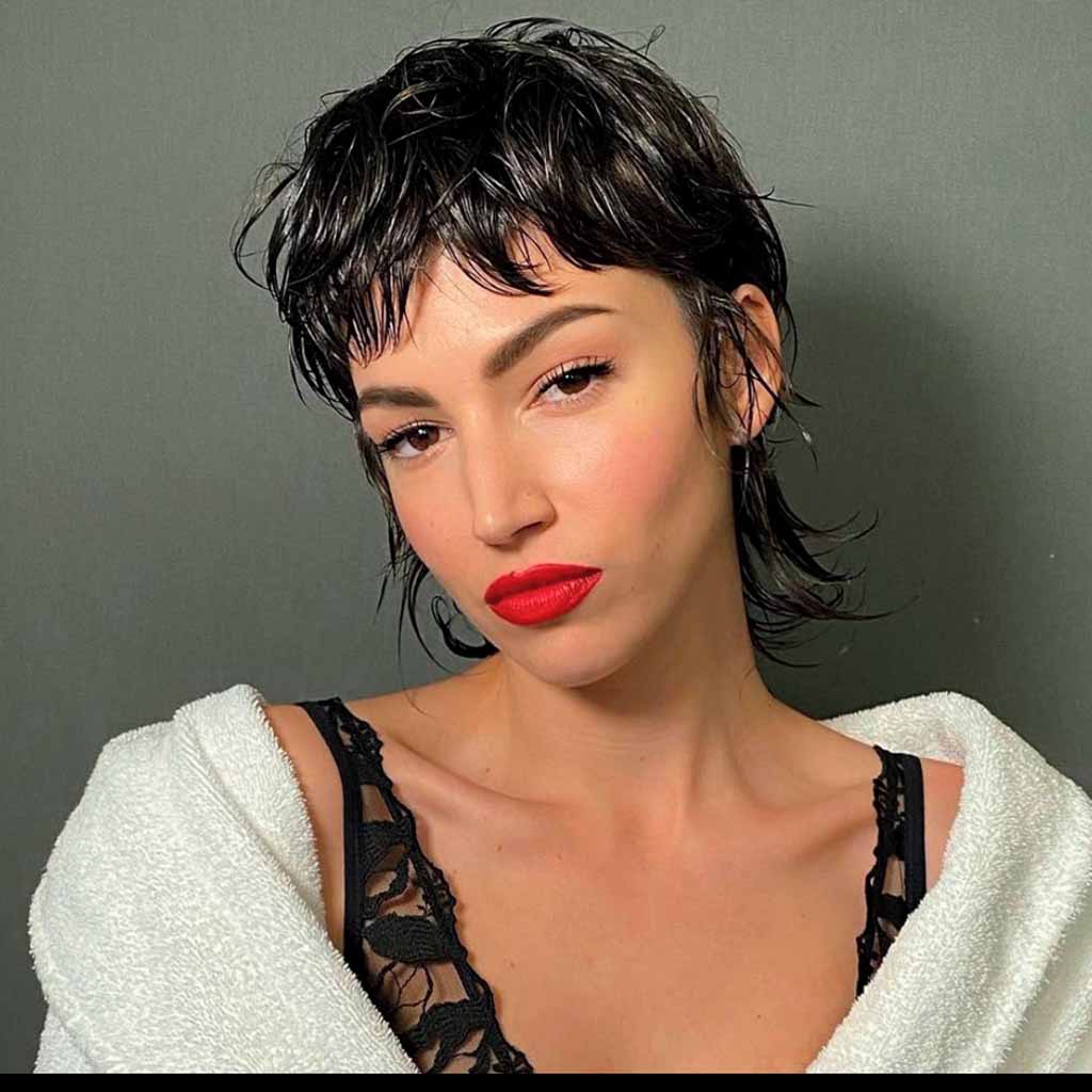 “Tokyo-Style” Mullet Wolf Cut